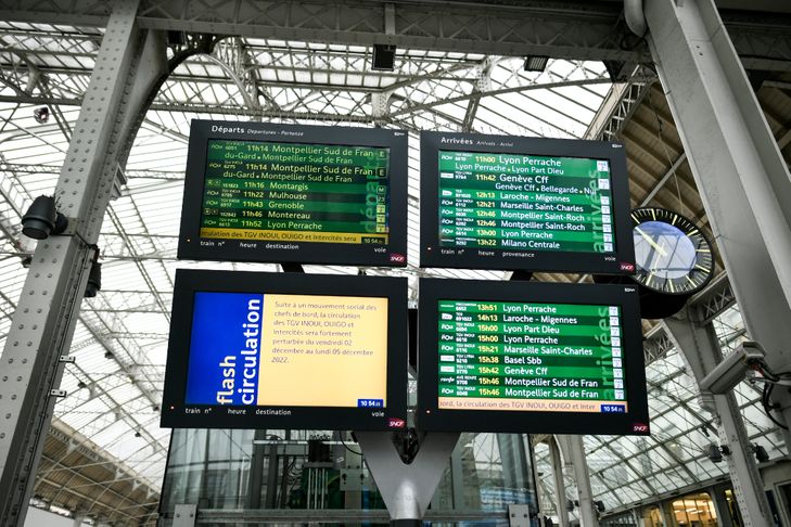 Grève SNCF: avec 4 TGV sur 10, les voyageurs face à la grève des contrôleurs