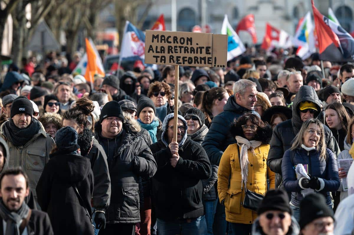 manifestation du 11 fevrier contre la reforme des retraites les syndicats veulent frapper un grand coup