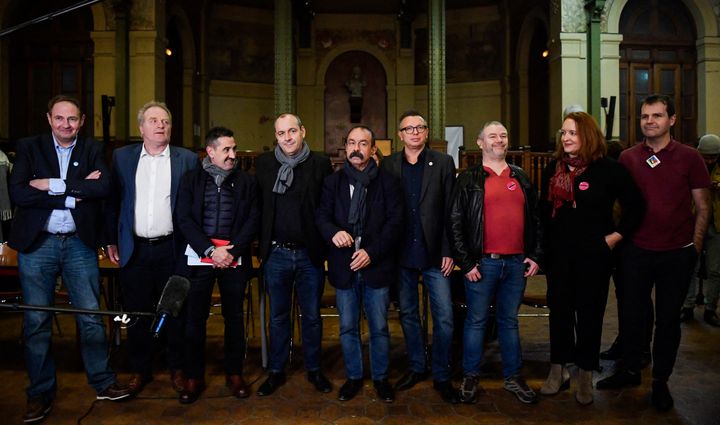 Les leaders des huit principaux syndicats français, à Paris, le 10 janvier 2023. (JULIEN DE ROSA / AFP)