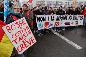 Manifestation contre la réforme des retraites à Calais le 6 avril